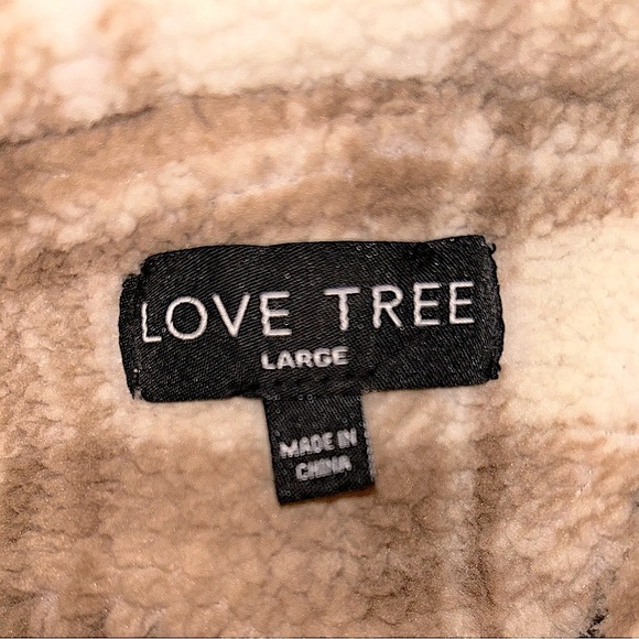 LOVE TREE Beige Plaid Sherpa Womens Shacket - Picture 5 of 5